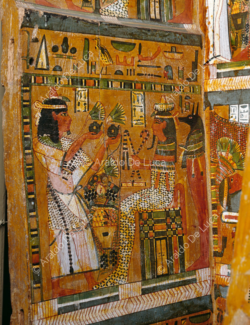 Bett des mumienförmigen Sarkophags von Djedhorefankh