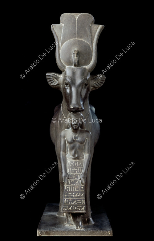 Escultura de Hathor con Psamético
