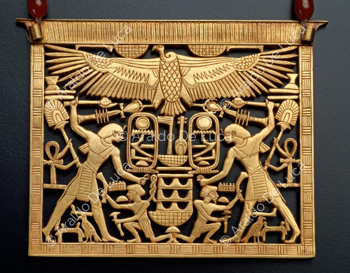 Halskette mit Brustpanzer im Namen von Amenemhat III. Recto