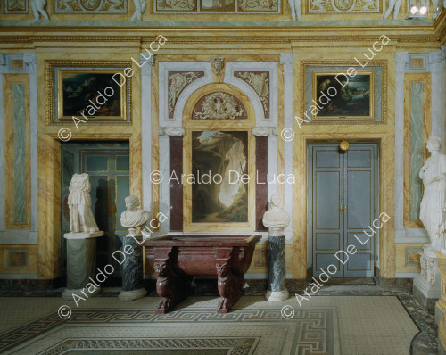 Veduta della sala V o dell'Ermafrodito con vasca romana
