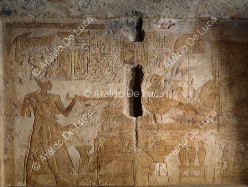 Ramesses offers incense and libations to the boat of Amon-Ra. Detail