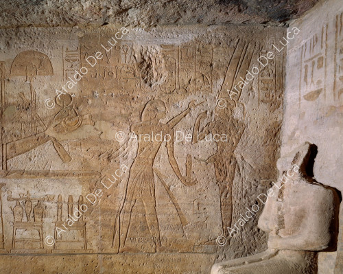 Ramsés unge a Amón-Ra en la forma de Kamutef