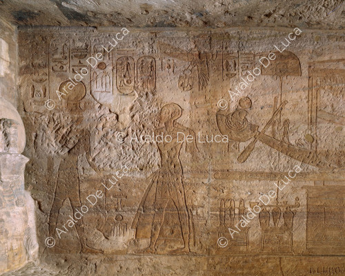 Ramesses bareheaded before himself deified. Detail