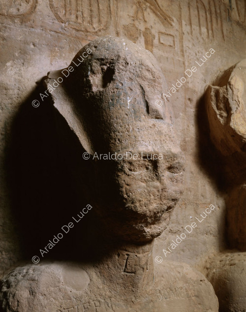 El santuario interior de Abu Simbel: detalle de Ramsés II