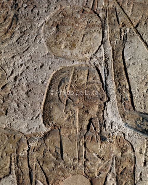 Tempel von Ramses II. Die zweite Halle ist mit religiösen Szenen und Opfergaben geschmückt