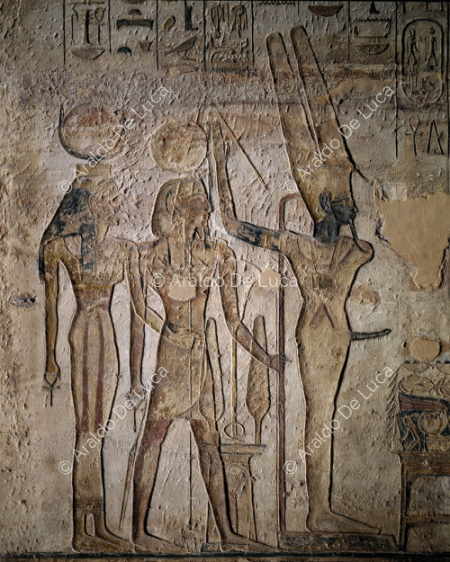 Temple de Ramsès II. La deuxième salle décorée de scènes religieuses et d'offrandes