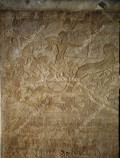 Muro de la batalla de Qadesh. Ramsés II en el carro de batalla