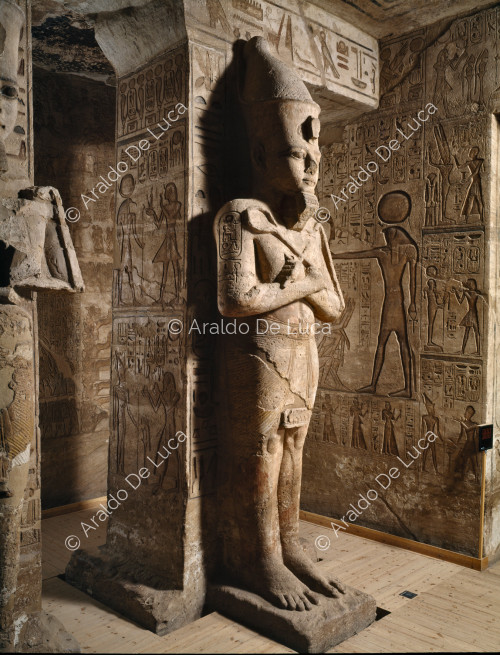 Grande Sala con pilastri e statue di Ramesse II in forma di Osiride: dettaglio