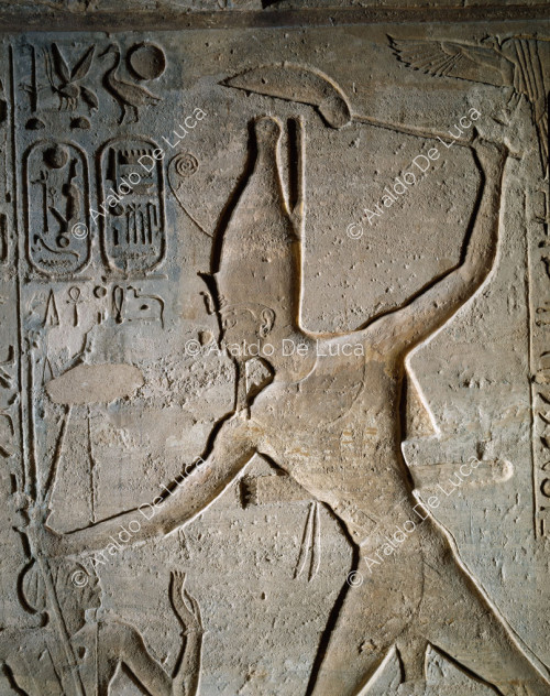 Ramses II. massakriert einen Nubier vor Amun (Detail)