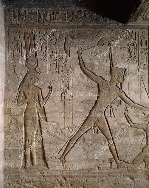 Ramses II. massakriert einen Libyer (Detail)
