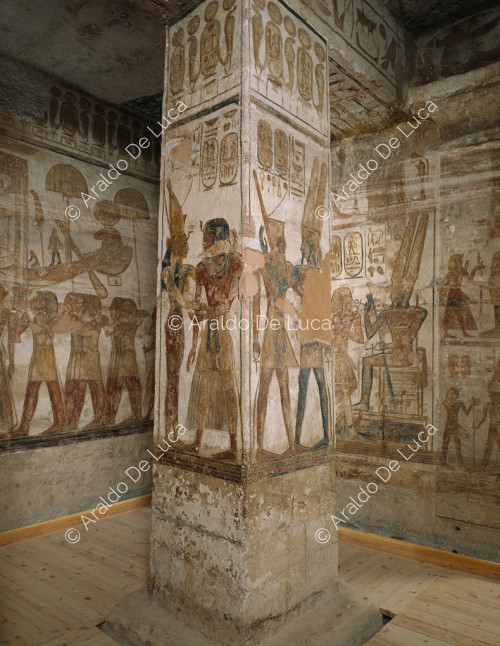 Templo de Hathor. Vista de la sala con pilares