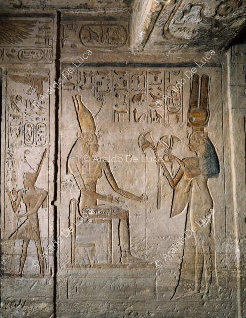 Néfertari et Mout