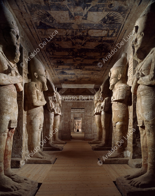 Grande Sala con pilastri e statue di Ramesse II in forma di Osiride