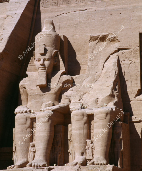 Fassade des Großen Tempels von Ramses II. in Abu Simbel