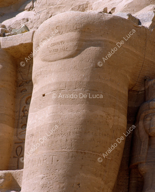 Fassade des Großen Tempels von Abu Simbel: Detail einer der Kolossalfiguren