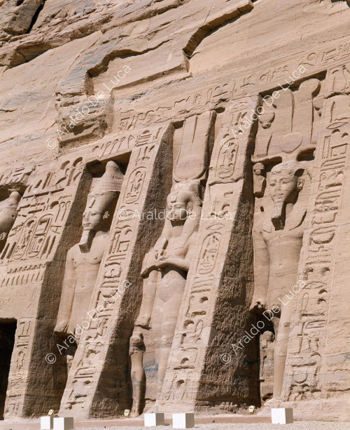 Exterior del templo de Hathor y Nefertari (detalle)
