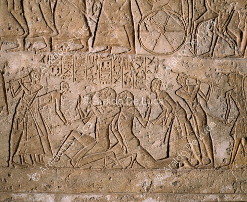 Muro de la batalla de Qadesh. Prisioneros hititas