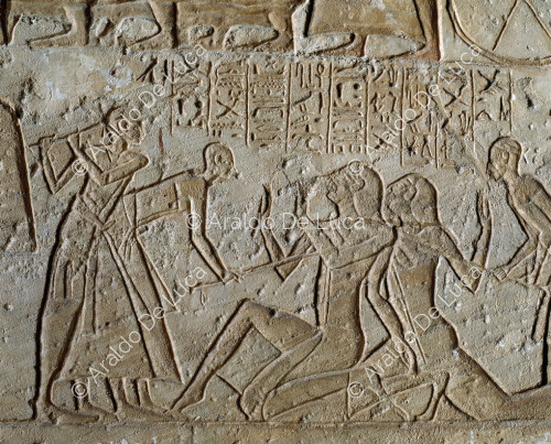 Muro de la batalla de Qadesh. Prisioneros hititas golpeados por los soldados del faraón