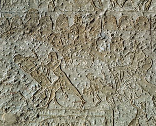 Muro de la batalla de Qadesh. Combate entre soldados egipcios e hititas.