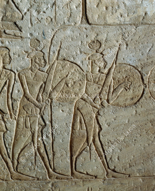 Batalla de Qadesh: consejo de guerra de Ramsés II con sus guardaespaldas shardanos