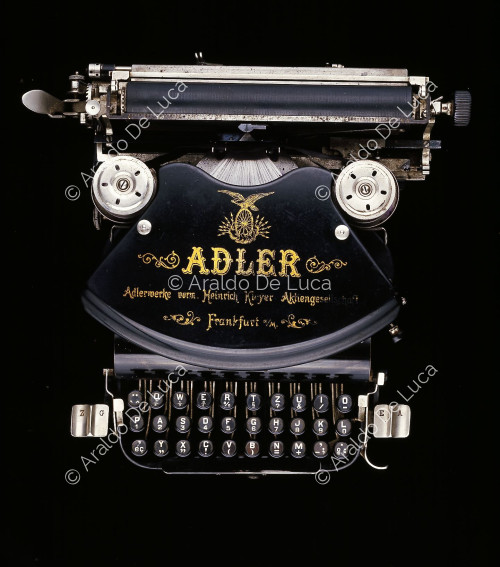 Macchina per scrivere Adler