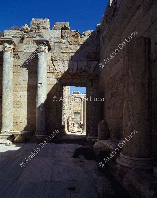 Hadriansthermen. Detail mit Säulen