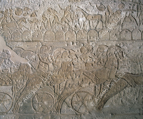 Schlacht von Qadesh: Detail mit Kutschern und Pferden