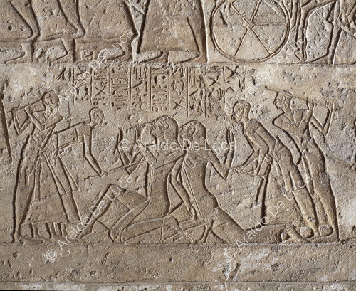 Temple de Ramsès II. Bataille de Quadesh. Détail avec des prisonniers hittites