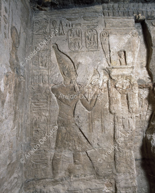 Temple d'Hathor. Décoration murale. Détail avec Ramsès II