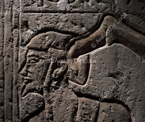 Tempio di Ramesse II. Decorazione parietale. Particolare con prigioniero libico