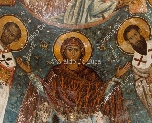 Fresco absidal con Cristo Pantocrátor Virgen y Santos. Detalle con la Virgen