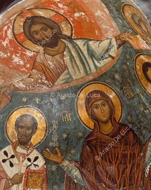 Fresque de l'abside avec le Christ Pantocrator, la Vierge et les saints