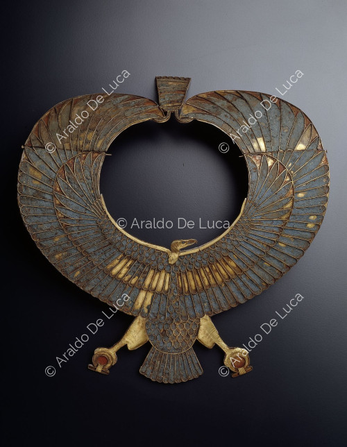 Vulture-shaped breastplate