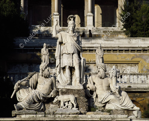 Fuente de los Leones en la Piazza del Popolo
