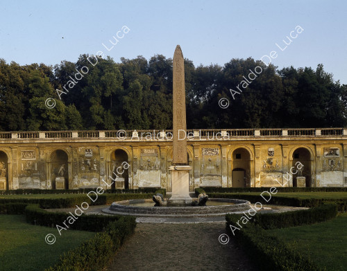 The obelisk fountain