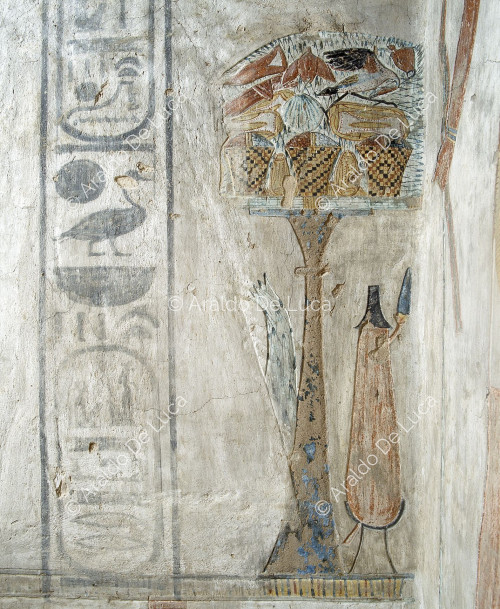 Un fresque avec table d'offrande et cartouches de Sethnakht