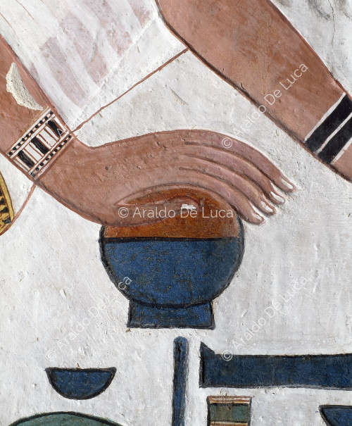 Nefertari offering nemset jars 
