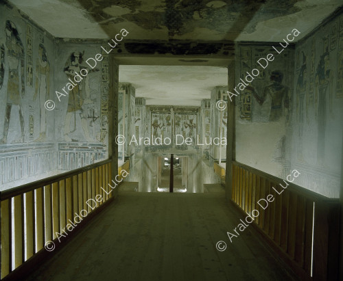Veduta del corridoio e della sala con pilastri di Ramesse III