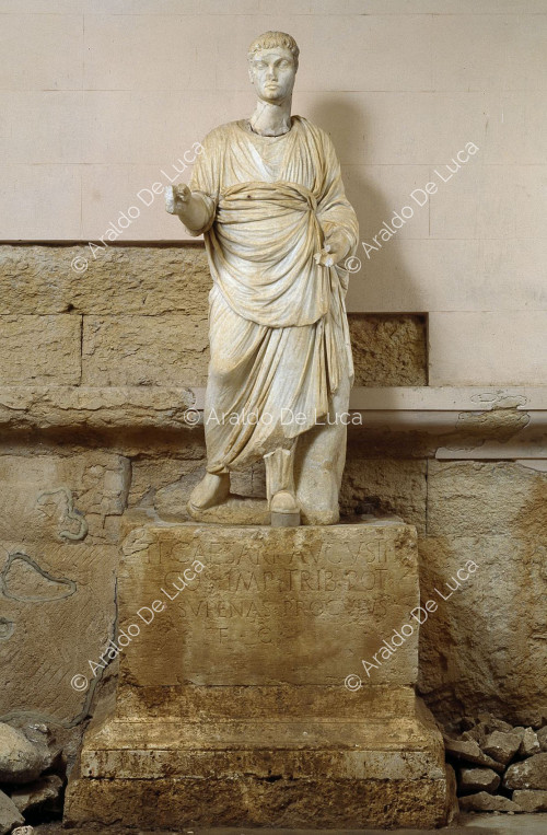Statua con testa di Onorio, ricavata da una testa di Tiberio