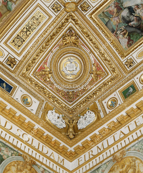 Stucchi del soffitto della sala Paolina