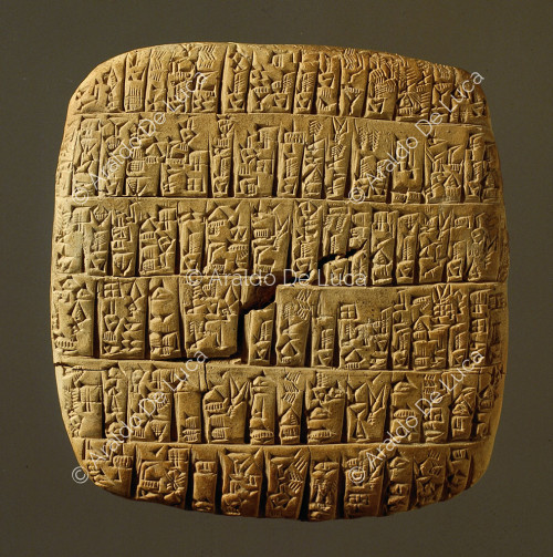 Tablilla cuneiforme con texto léxico