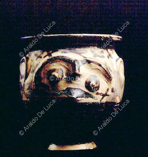 Tazza etrusco-corinzia a maschera umana