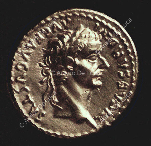 Cabeza de Tiberio, Aureus Imperial de Tiberio