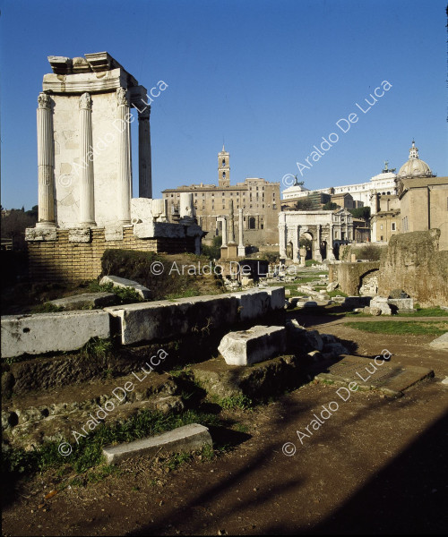 Foro Romano con la parte posterior del Templo de Vesta