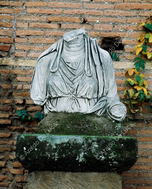 Bust in the House of the Vestals