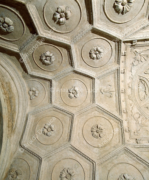 Vault decorated with stucco. Detail