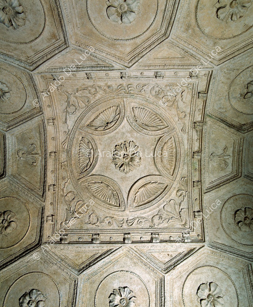 Vault decorated with stucco. Detail