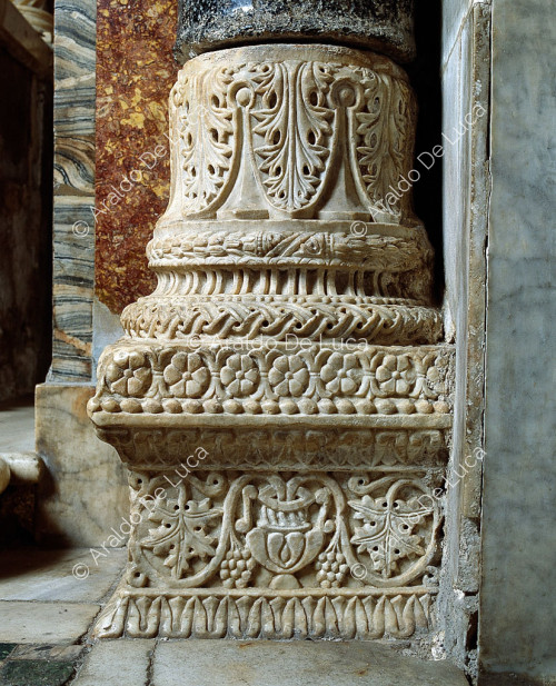 Column base with decorations