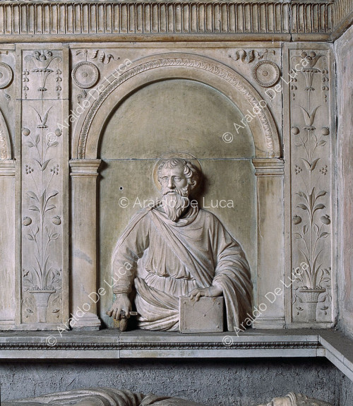 Grabmal von Kardinal Alano. Detail mit dem heiligen Apostel Paulus
