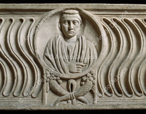Christlicher Sarkophag. Detail mit Porträt des Verstorbenen